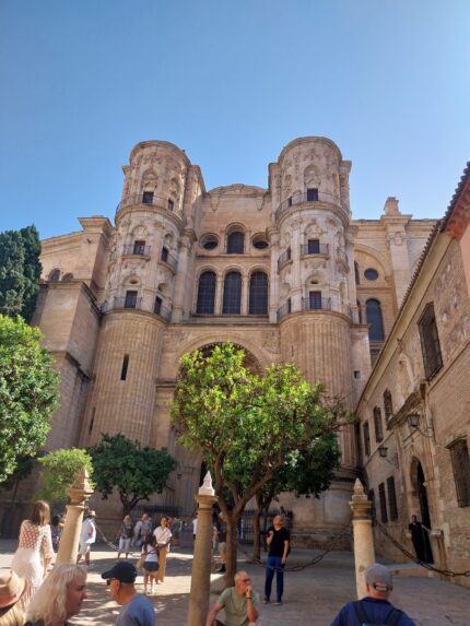 vista exterior de la catedral de malaga