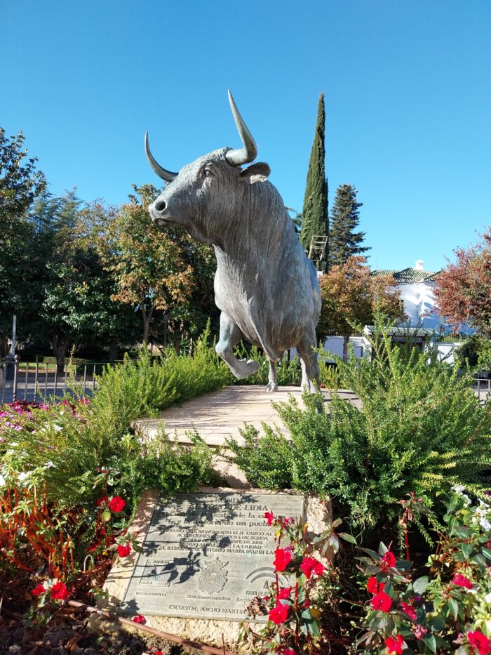 estatua toro de la plaza de Ronda Malaga