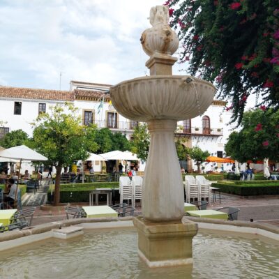 fuente plaza de los naranjos Marbella